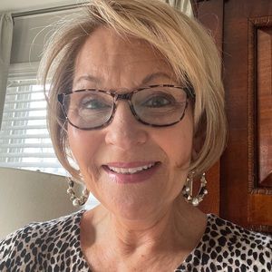 Meet your Posher, Jacqueline